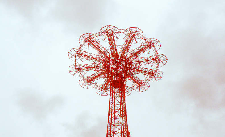 Photograph of the Coney Island Parachute Jump in an abandoned state ca. 2010
